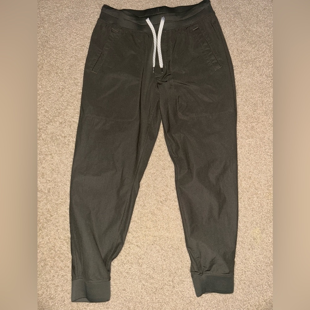 Vuori Men's Green Joggers